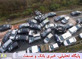 یک کشته و 63 مصدوم در تصادف زنجیره‌ای 60 خودرو در مشهد