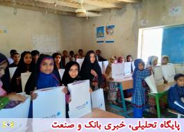 توزیع هدایای گروه مالی سامان میان دانش‌آموزان مناطق محروم چابهار